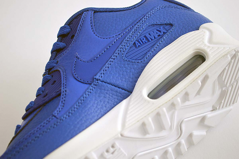 AIR MAX 90 GAME ROYAL WHITE [724821-402]