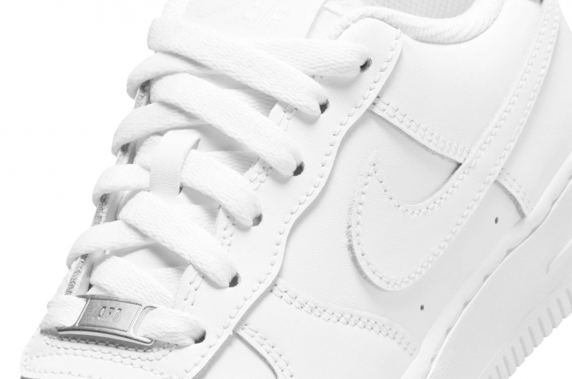 NIKE AIR FORCE 1 LOW LE TRIPLE WHITE (GS) [FV5951-111]