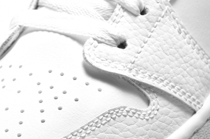 AIR JORDAN 1 LOW TRIPLE WHITE GS [553560-136]