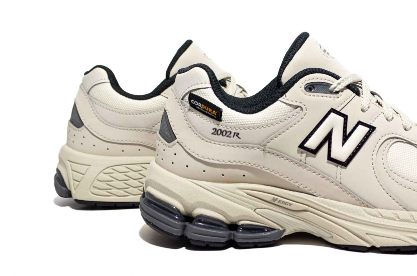 NEW BALANCE 2002R CORDURA TIMBERWOLF BLACK [GC2002PM]
