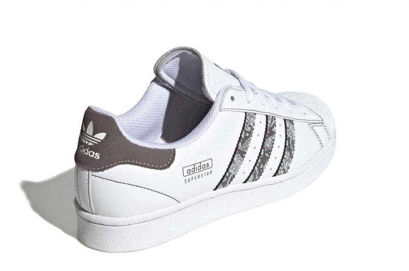 SUPERSTAR WHITE CHARCOAL PAISLEY [IE3008]