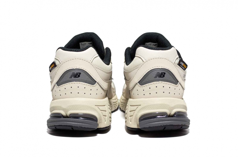 NEW BALANCE 2002R CORDURA TIMBERWOLF BLACK [GC2002PM]