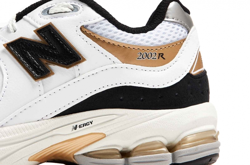 NEW BALANCE 2002R WHITE BLACK GOLD [GC2002PS]