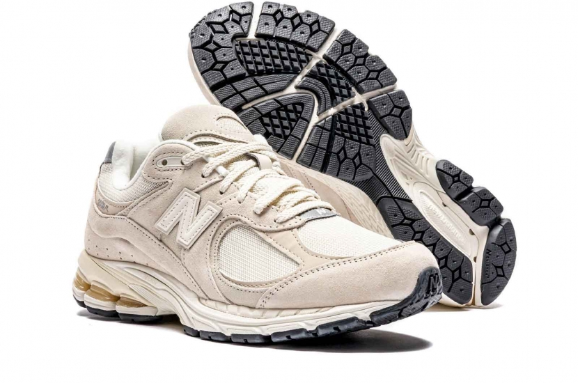 NEW BALANCE 2002R OFF WHITE [M2002RCC]