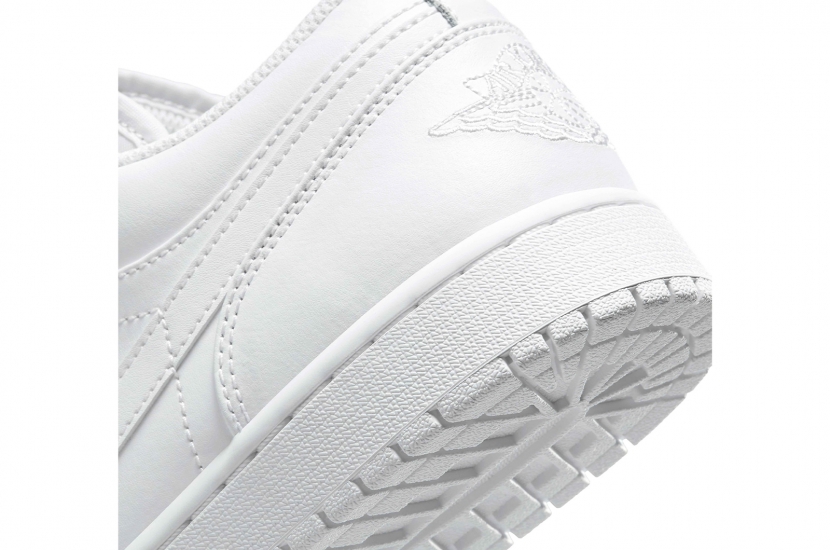 AIR JORDAN 1 LOW TRIPLE WHITE [553558-136]