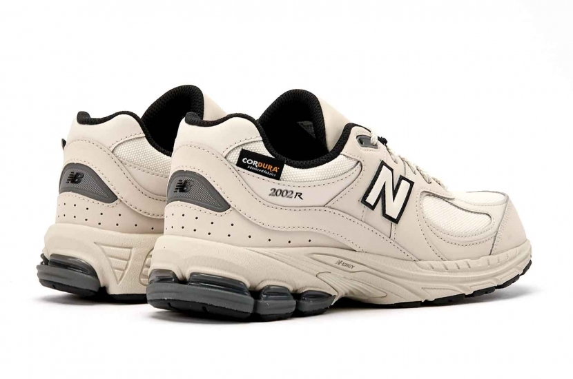 NEW BALANCE 2002R CORDURA TIMBERWOLF BLACK [GC2002PM]