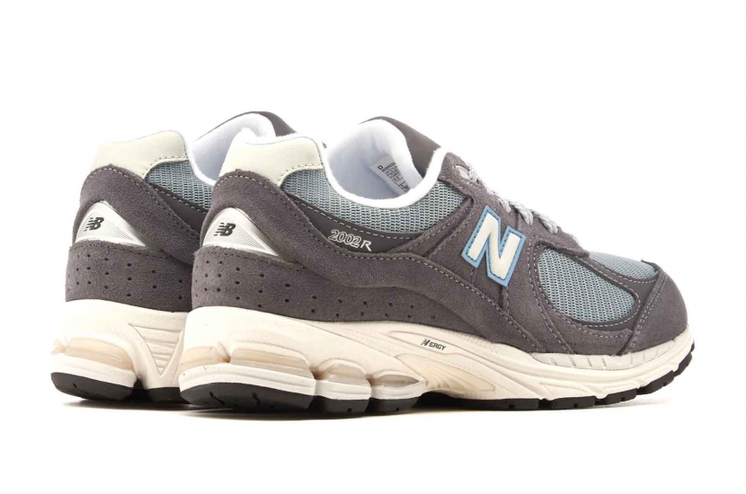 NEW BALANCE 2002R MAGNENT LEAD [M2002RFB]