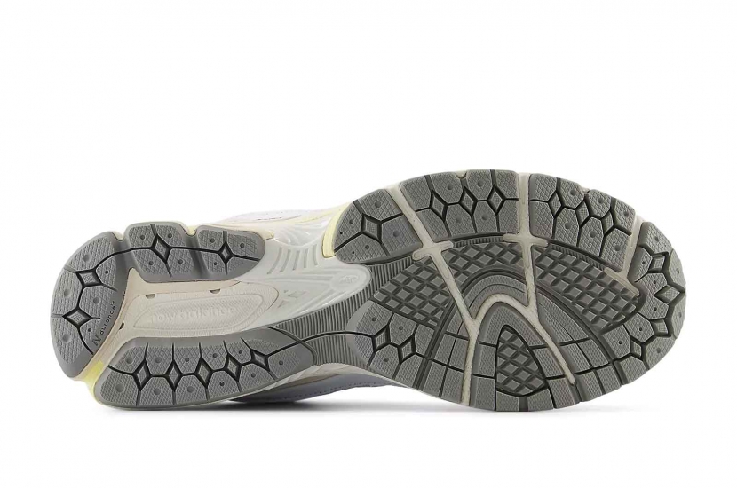 NEW BALANCE 2002R WHITE DARK JUNIPER [U2002RWA]