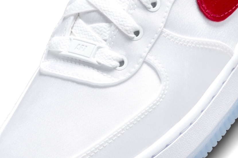 AIR FORCE 1 LOW ’07 SATIN WHITE VARSITY RED [DX6541-100]
