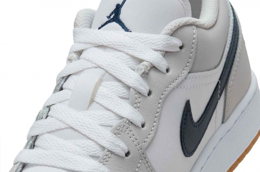 AIR JORDAN 1 LOW MIDNIGHT NAVY NEUTRAL GREY [553560-146]