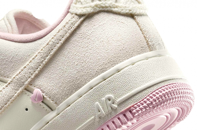 AIR FORCE 1 LOW VALENTINE'S DAY 2025 [HV5992-111]