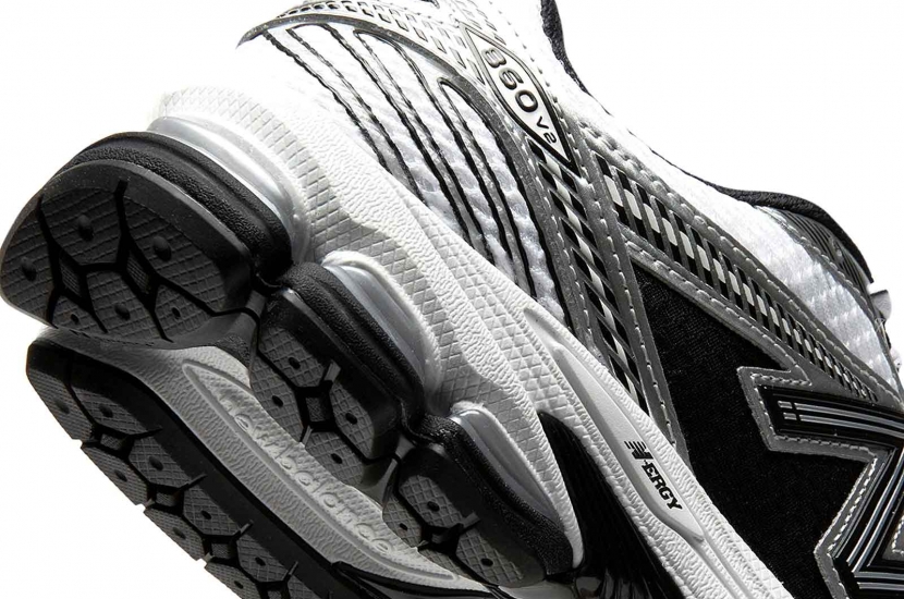 NEW BALANCE 860V2 BLACK WHITE SILVER [ML860XD]