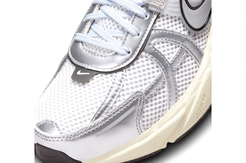 NIKE V2K RUN RUNTEKK ‘SUMMIT WHITE METALLIC SILVER’  [FD0736-100] [HJ4497-100]