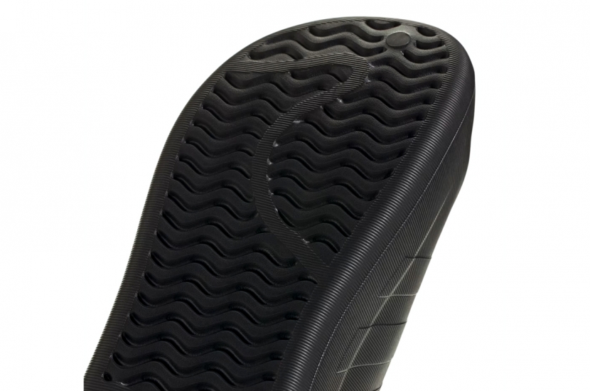 ADIFOM SUPERSTAR MULE CORE BLACK [IH7787]