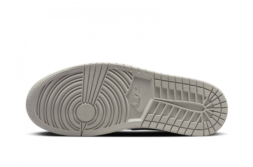 AIR JORDAN 1 RETRO HIGH OG WHITE CEMENT [DZ5485-052]