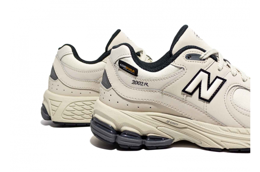 NEW BALANCE 2002R CORDURA TIMBERWOLF BLACK [GC2002PM]
