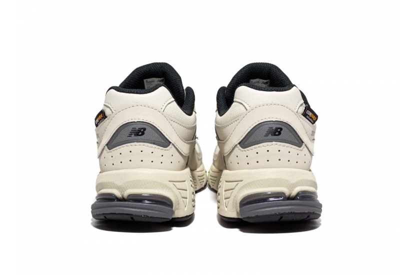 NEW BALANCE 2002R CORDURA TIMBERWOLF BLACK [GC2002PM]