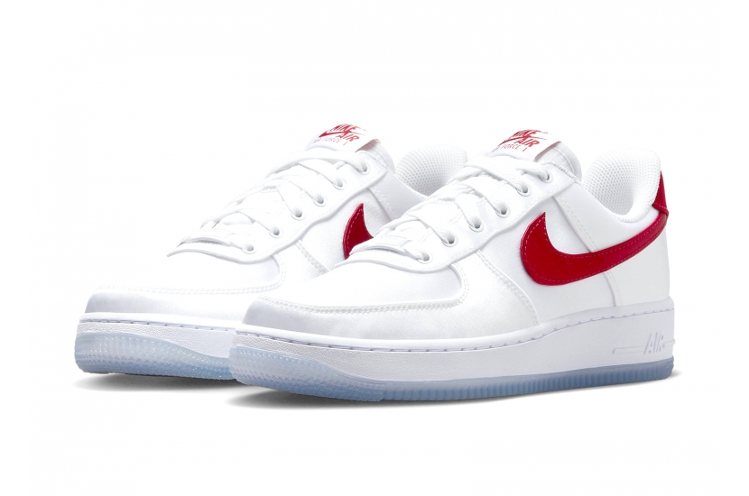 AIR FORCE 1 LOW ’07 SATIN WHITE VARSITY RED [DX6541-100]