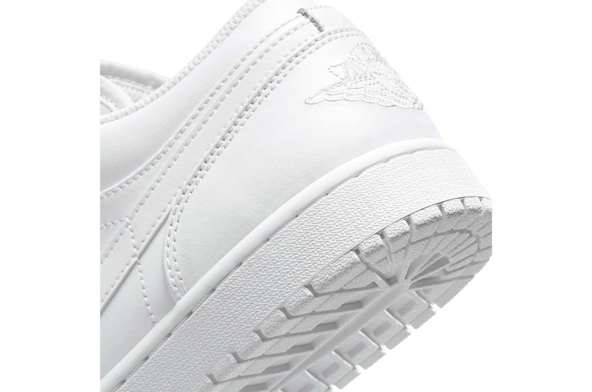 AIR JORDAN 1 LOW TRIPLE WHITE [553558-136]