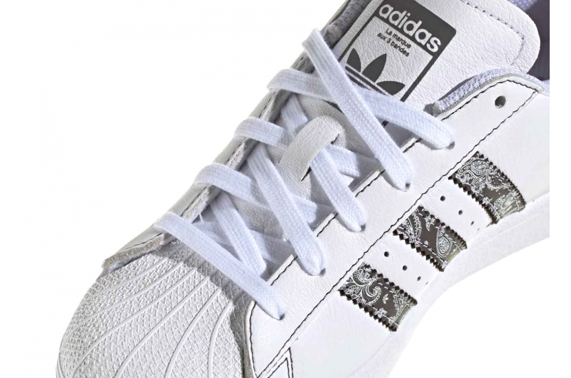 SUPERSTAR WHITE CHARCOAL PAISLEY [IE3008]