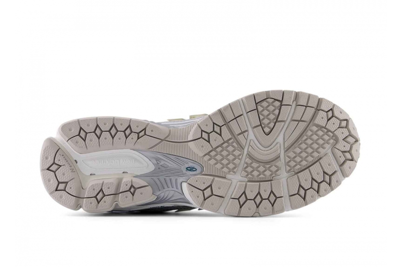 NEW BALANCE 1906R SILVER METALLIC SEA SALT [M1906REE]