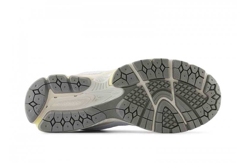 NEW BALANCE 2002R WHITE DARK JUNIPER [U2002RWA]