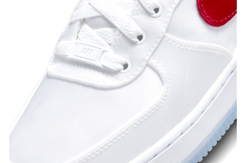 AIR FORCE 1 LOW ’07 SATIN WHITE VARSITY RED [DX6541-100]