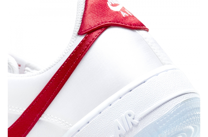 AIR FORCE 1 LOW ’07 SATIN WHITE VARSITY RED [DX6541-100]