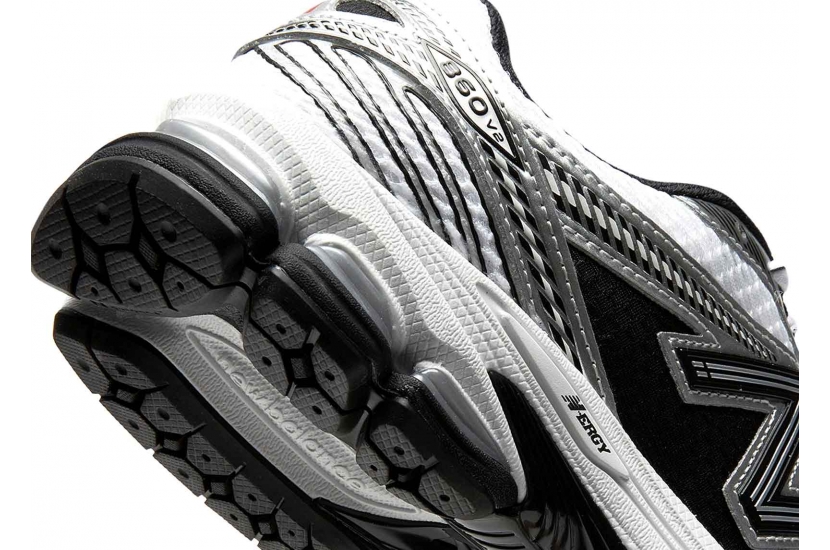 NEW BALANCE 860V2 BLACK WHITE SILVER [ML860XD]